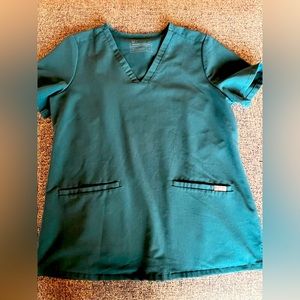 Figs size medium scrub top.